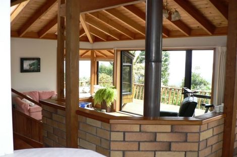 Photo of property in 53 Rayner Road, Piha, New Lynn, 0772