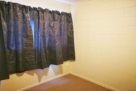 Photo of property in 1 Hinekohu Street, New Lynn, Auckland, 0600