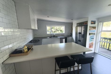 Photo of property in 277 Queens Drive, Lyall Bay, Wellington, 6022