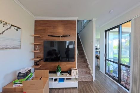 Photo of property in 11 Pihoihoi Place, Hobsonville, Auckland, 0616