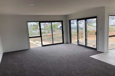 Photo of property in 2/60 Hayfield Way, Karaka, Papakura, 2580