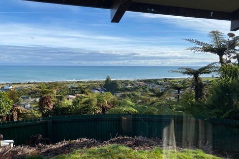 Photo of property in 22 Stanton Crescent, Karoro, Greymouth, 7805