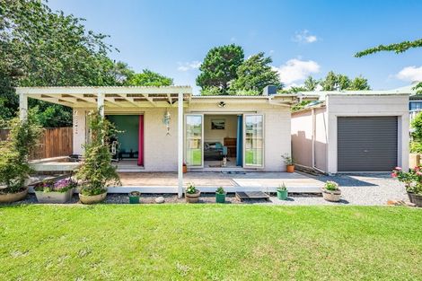 Photo of property in 15 Dale Road, Raumati South, Paraparaumu, 5032