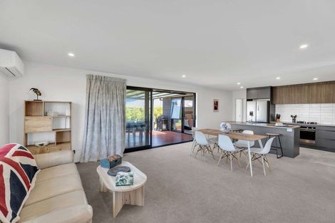 Photo of property in 4 Ronomor Place, Whitianga, 3510