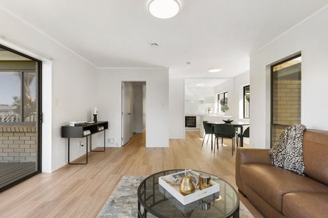 Photo of property in 50b Mirrabooka Avenue, Botany Downs, Auckland, 2010