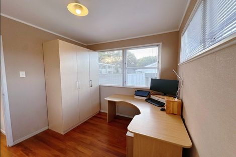 Photo of property in 32 Felgrove Street, Glendene, Auckland, 0602