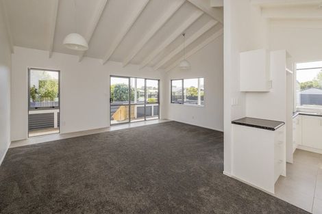 Photo of property in 76 Queens Road, Waikanae Beach, Waikanae, 5036