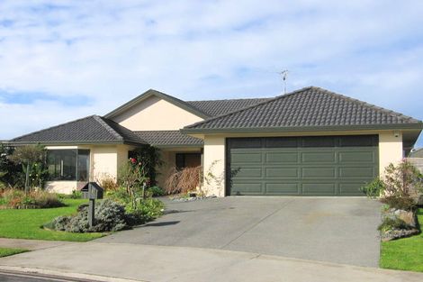 Photo of property in 13 Magee Place, East Tamaki Heights, Auckland, 2016