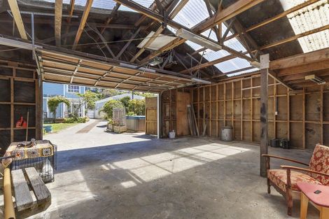 Photo of property in 31 Derwent Street, Island Bay, Wellington, 6023