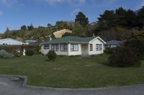 Photo of property in 4 Mclellan Street, Tawa, Wellington, 5028