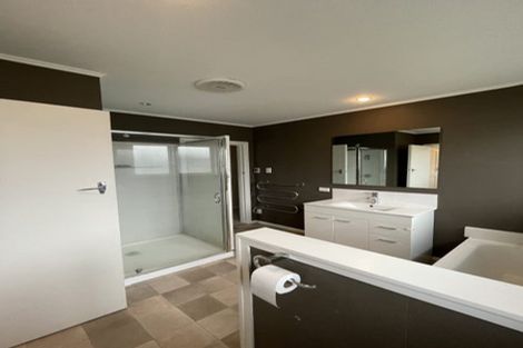 Photo of property in 38 Catlins Crescent, Milson, Palmerston North, 4414