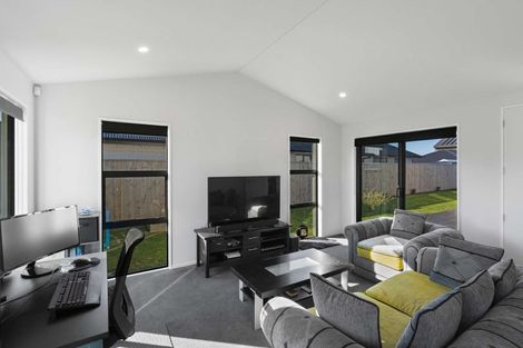 Photo of property in 33 Falcon Road, Rolleston, 7615