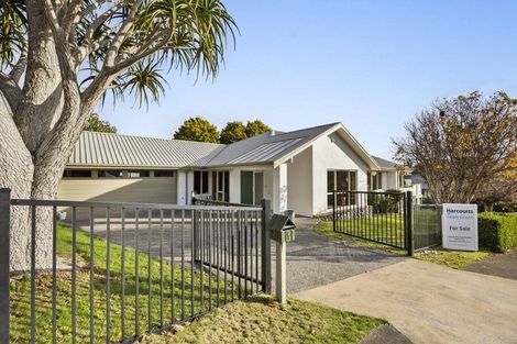 Photo of property in 1 Orlando Close, Frankleigh Park, New Plymouth, 4310