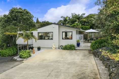 Photo of property in 2/33 Korotaha Terrace, Rothesay Bay, Auckland, 0630