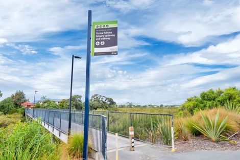 Photo of property in 104 Arran Point Parade, Orewa, 0931
