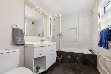 Photo of property in 16 Utuhina Road, Springfield, Rotorua, 3015