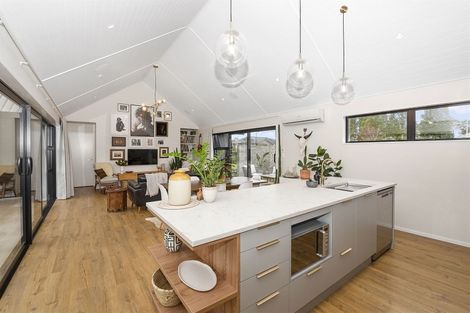 Photo of property in 2 Len Ireland Drive, Kumeu, 0810