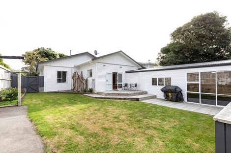 Photo of property in 7 Peace Avenue, Moturoa, New Plymouth, 4310