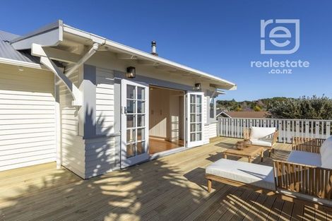 Photo of property in 16 Bulteel Street, New Plymouth, 4310