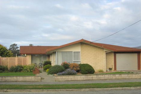 Photo of property in 17 Glendale Crescent, Holmes Hill, Oamaru, 9401