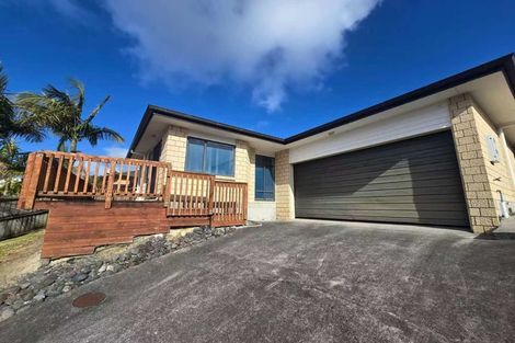 Photo of property in 15 Dovey Place, Massey, Auckland, 0614