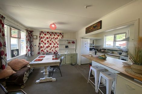 Photo of property in 27 Oxford Street, Picton, 7220