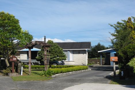 Photo of property in 15 Ngahue Crescent, Carters Beach, Westport, 7825