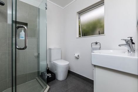 Photo of property in 2/8 Braemar Road, Castor Bay, Auckland, 0620