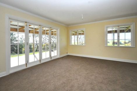 Photo of property in 1742 South Head Road, South Head, Helensville, 0874