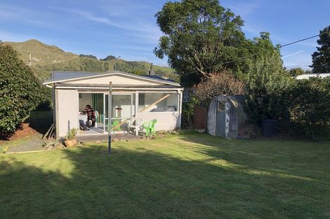 Photo of property in 63 North Street, Mokau, 4376