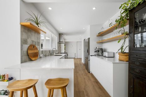 Photo of property in 50 Churton Drive, Churton Park, Wellington, 6037