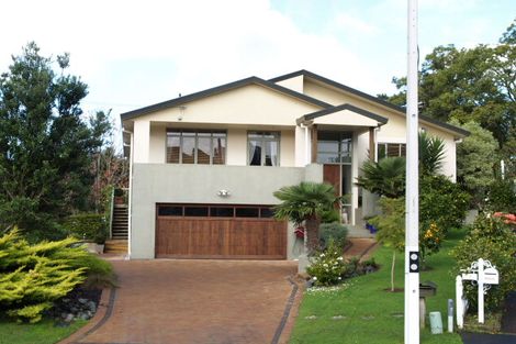 Photo of property in 9 Kerry Dell, Cockle Bay, Auckland, 2014