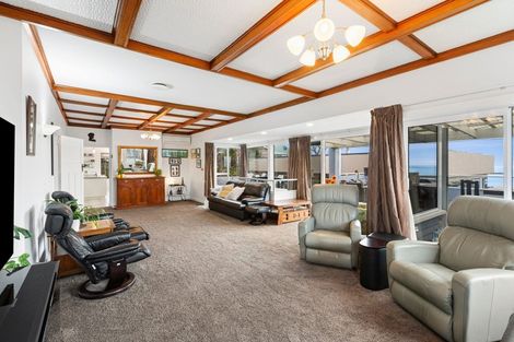 Photo of property in 18 South Road, Moturoa, New Plymouth, 4310