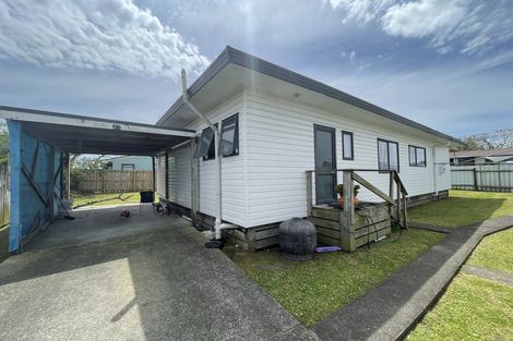 Photo of property in 2/5 Solveig Place, Randwick Park, Auckland, 2105
