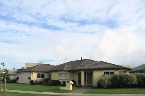 Photo of property in 4 San Priamo Place, Paraparaumu Beach, Paraparaumu, 5032