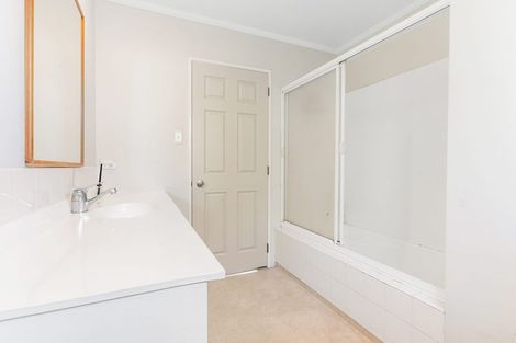 Photo of property in 33b Dalwhinnie Parade, Highland Park, Auckland, 2010