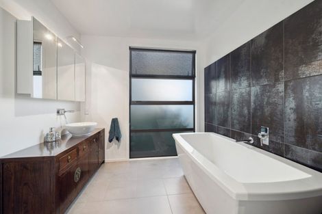 Photo of property in 9 Pukenamu Road, Rainbow Point, Taupo, 3330