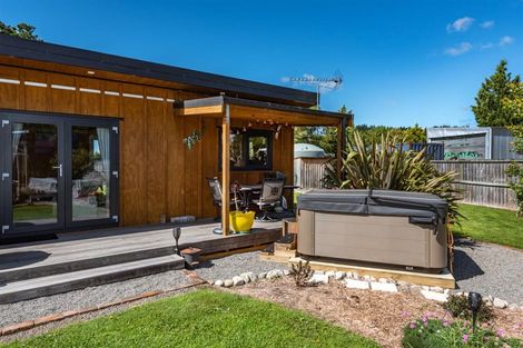 Photo of property in 5 Cross Street, Coalgate, 7673