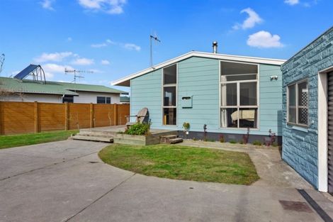Photo of property in 14 Hinau Place, Edgecumbe, 3120