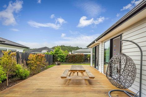 Photo of property in 16 Sir Lincoln Drive, Kumeu, 0810