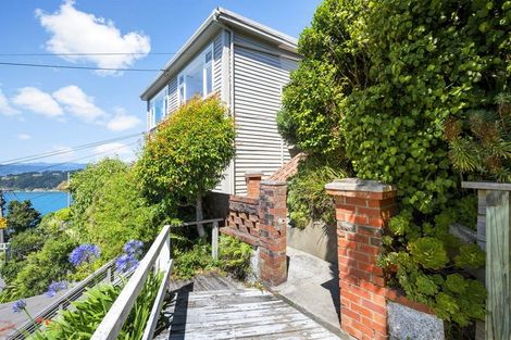 Photo of property in 13 Palliser Road, Roseneath, Wellington, 6011