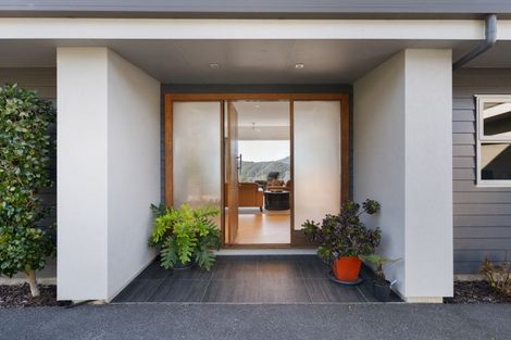 Photo of property in 33 Harbour View Heights, Picton, 7220