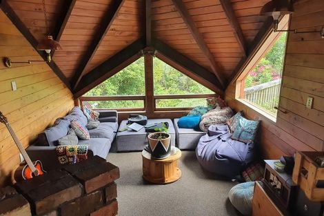 Photo of property in 543 Scenic Drive, Waiatarua, Auckland, 0612