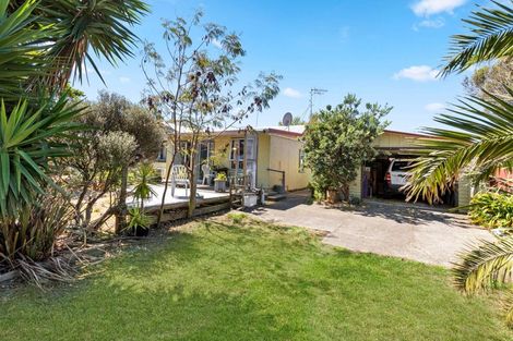 Photo of property in 13 Beach Street, Tangimoana, 4822