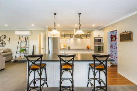 Photo of property in 21 Bernice Crescent, Yaldhurst, Christchurch, 8042