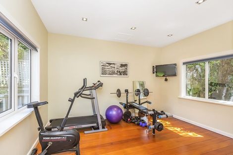 Photo of property in 1b Wadestown Road, Wadestown, Wellington, 6012
