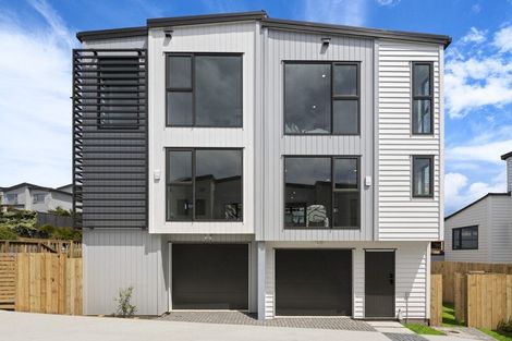 Photo of property in 5/1088 Beach Road, Torbay, Auckland, 0630