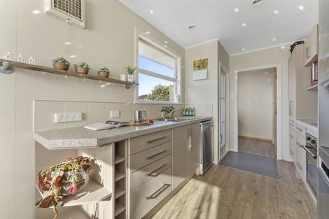 Photo of property in 43 Tararua Terrace, Cloverlea, Palmerston North, 4412