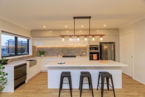 Photo of property in 6 Atherton Terrace, Churton Park, Wellington, 6037