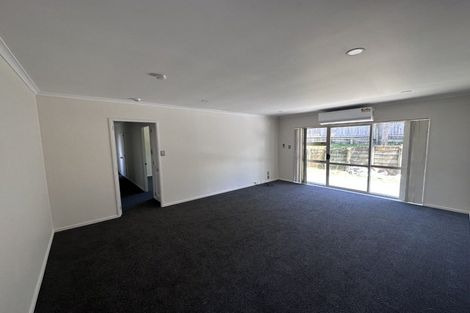 Photo of property in 30 Piriti Place, Weymouth, Auckland, 2103